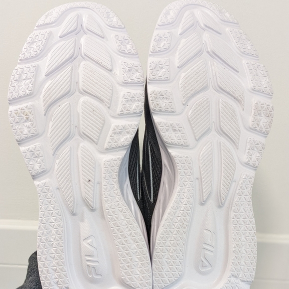 NWOT memory foam sneakers by Fila - Picture 14 of 16